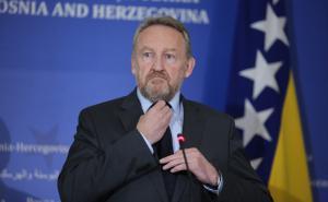 Izetbegović: Uvećana primanja bit će usmjerena u humanitarne svrhe